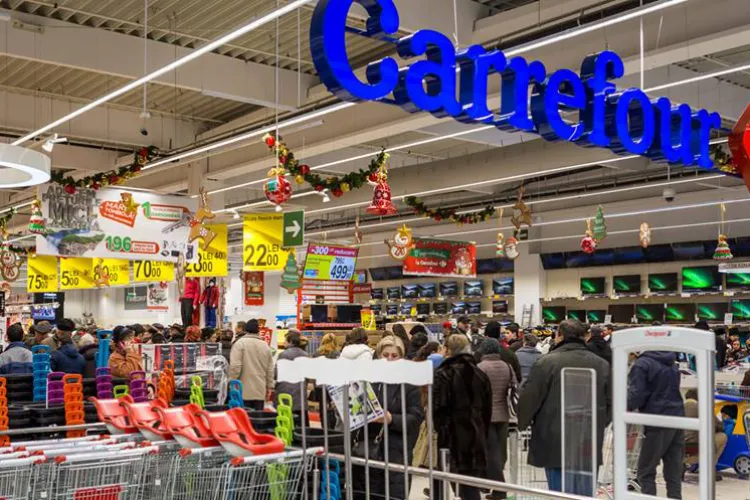OPC Cluj a închis trei magazine Carrefour Express, pentru igienă și probleme cu prețurile 