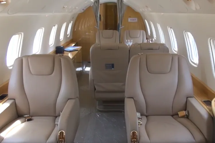 Iohannis a plecat de la Cluj cu un avion privat neînregistrat în România