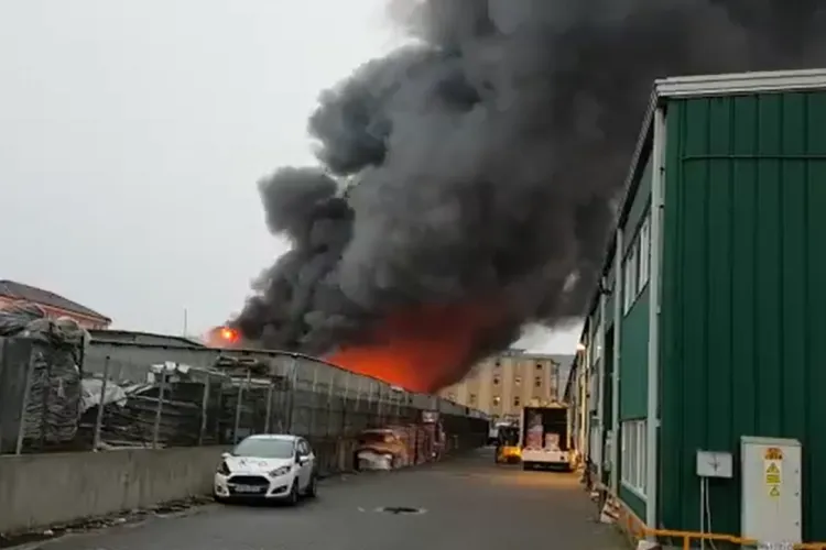 Incendiu puternic în Florești, la un depozit - VIDEO