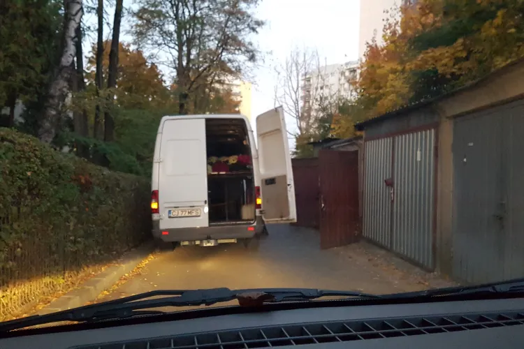 Garaj din zona străzii Alverna folosit pe post de depozit - VIDEO