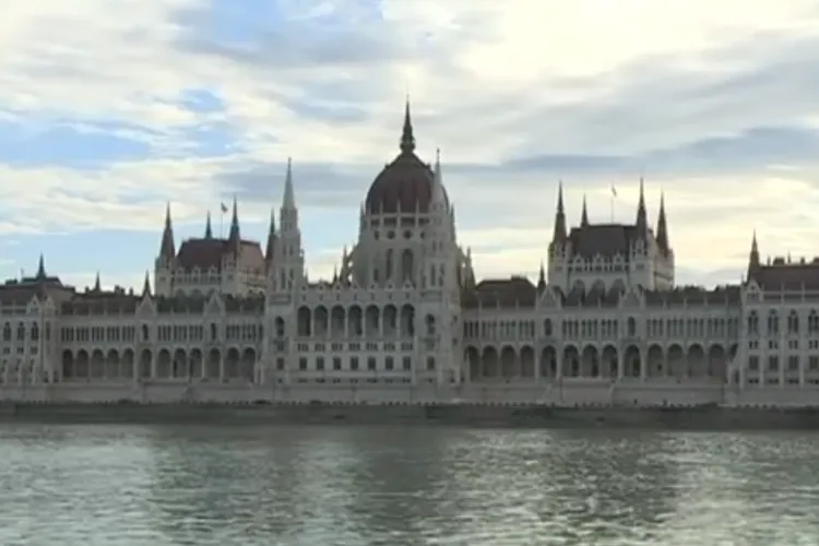 Românii din Budapesta nu au școală sau instituții românești. Au primit bine caravana TVR - VIDEO