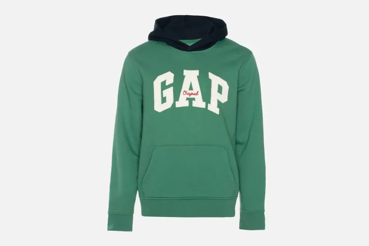 Schimbarea garderobei la români: Magazinele online VS magazinele fizice