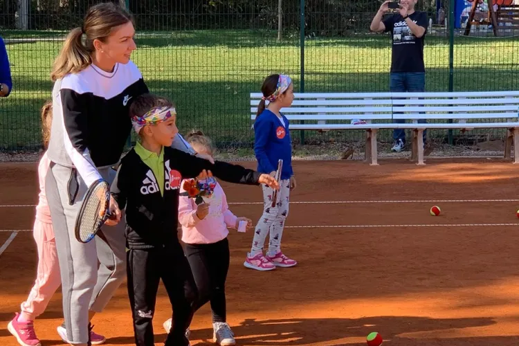 Simona Halep s-a antrenat cu 300 de copii la Cluj. Copiii i-au dat scrisori - FOTO