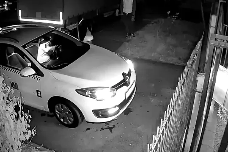 Cluj: Taximetrist pus să adune gunoiul aruncat pe spațiul verde. Ce a urmat - VIDEO