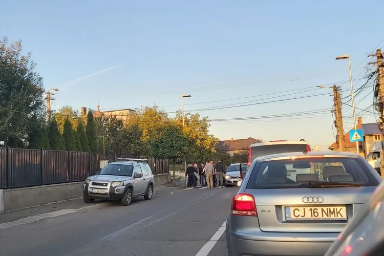 Cluj: Mamă lovita de mașină în timp ce traversa strada cu copilul în brațe 