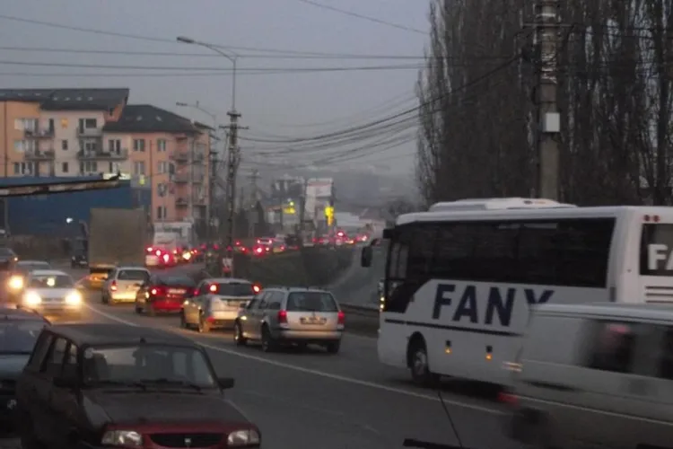 Toți știu despre podul care îngustează traficul spre Baciu, dar nimeni nu face nimic