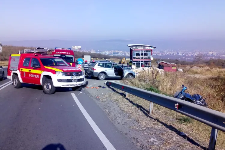 Accident în Feleacu! Motociclist proiectat peste parapetul de pe marginea drumului - FOTO