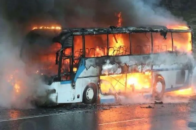 Un autobuz a luat foc la Turda. Alte 6 au fost salvate
