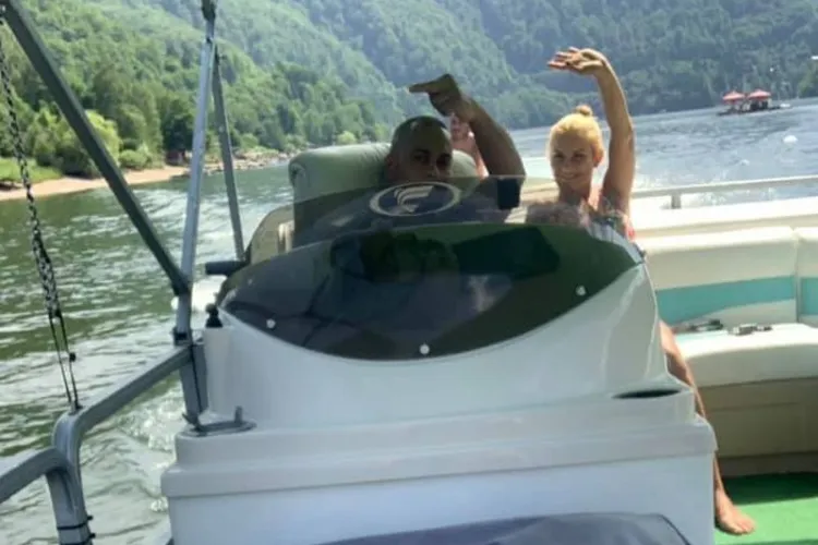 Mesajul HALUCINANT al cetățeanului arab cu ponton la Tarnița: ”Tot săraci rămâneți, tot rupți în cur, tot rupeți bările prin autobuze”