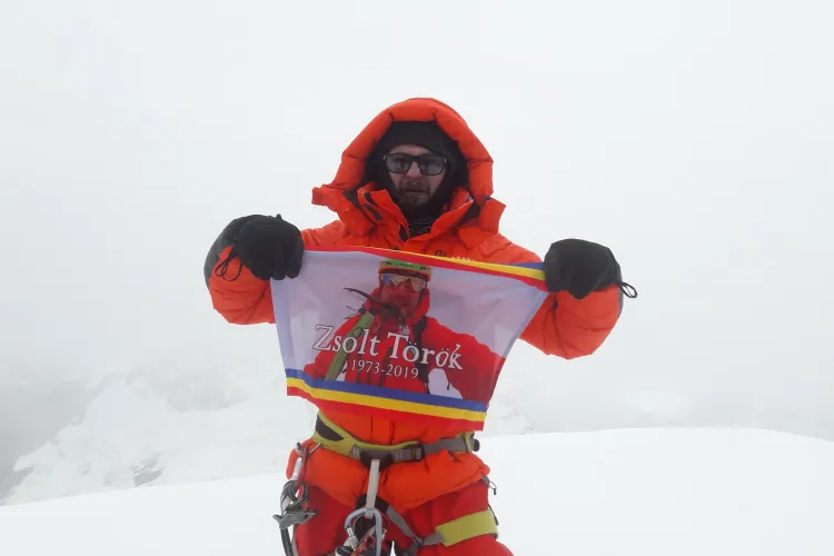 Cel mai frumos munte al lumii, urcat solo de alpinistul clujean Radu Albu în memoria lui Zsolt Torok - FOTO