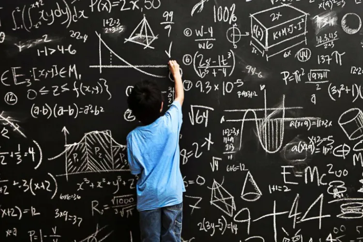 Părinții de la o școală s-au certat pe Whatsapp din cauza problemei: ”2+2×2-2×2=?“. Nu e banc, dar nici nu e departe