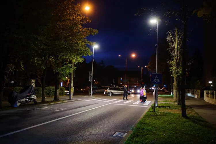 Primăria Cluj-Napoca anunță că 60 treceri de pietoni sunt “suprailuminate”. Alte 53 sunt în lucru