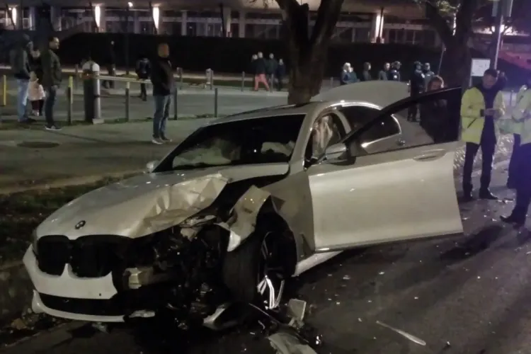 Accident pe Aleea Stadion. Cauze: aglomerația și neatenția  - FOTO