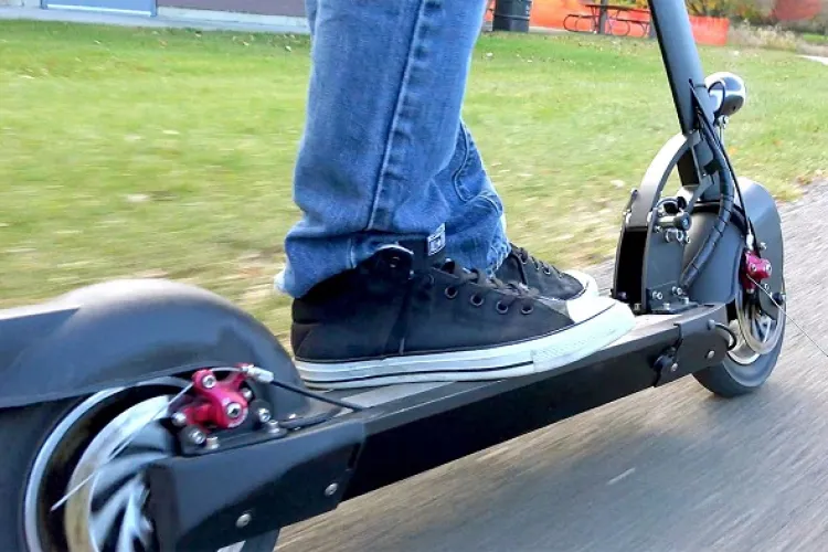 Boc ar interzice folosirea trotinetelor în Cluj-Napoca, dar nu îi permite legea   