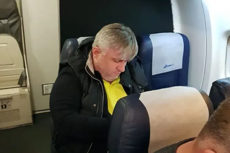Aroganță PSD -istă! Avion ținut la sol pentru a urca un lider PSD din Transilvania - FOTO