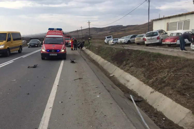Accident pe varianta ocolitoare a Clujului! Doi șoferi au ajuns la spital FOTO