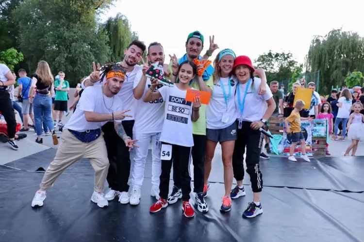 Flashmob cu dansatori la marșul pentru salvarea pădurilor