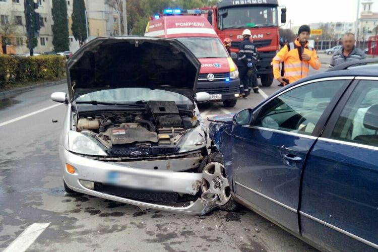 Accident cu trei mașini la Turda. O femeie a fost rănită FOTO