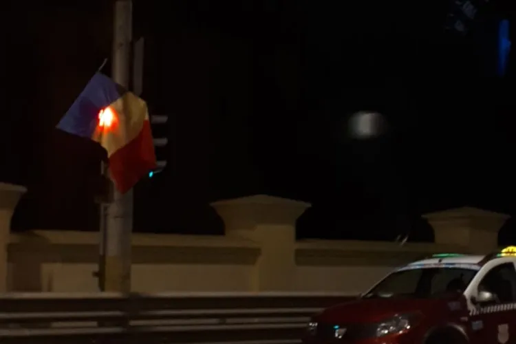 Tinerii glumeți au acoperit semaforul de pe Calea Mănăștur, din fața Platinia, fiind risc de accidente - FOTO