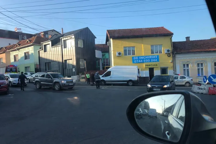 Copilul cu trotinetă lovit pe Septimiu Albini, forțat să iasă în stradă de parcările de pe trotuar! Lucrurile sunt așa zilnic