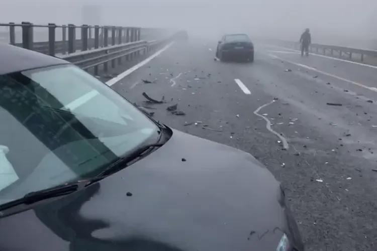 Accident cu patru mașini pe Autostrada Transilvania. Era ceață și drum ud - VIDEO