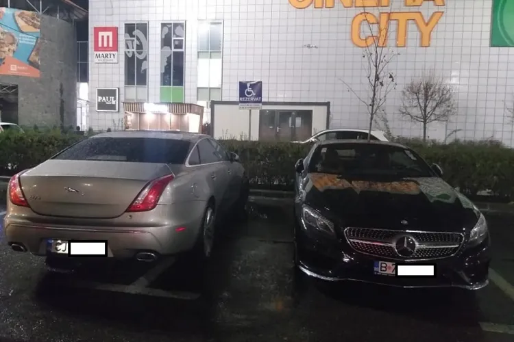 La VIVO! Cluj locurile de parcare destinate celor cu handicap, ocupate de mașini de 100.000 de euro - FOTO   