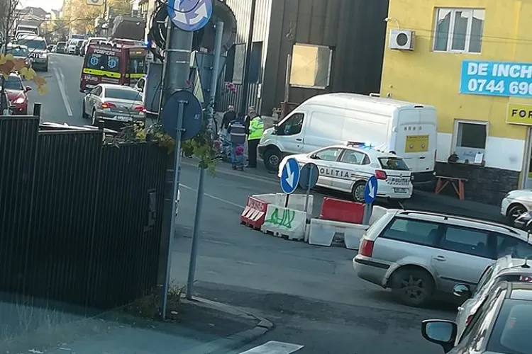 Accident în Gheorgheni! Copil de 10 ani lovit de mașină după ce a ieșit în stradă cu trotineta. Trotuarul era blocat