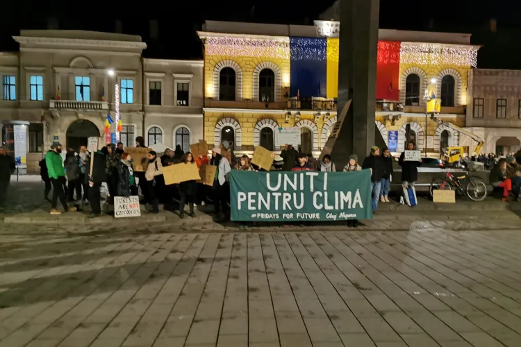 Marș pentru climă la Cluj. Tinerii au scandat lozinci prin care cer protecția mediului - VIDEO