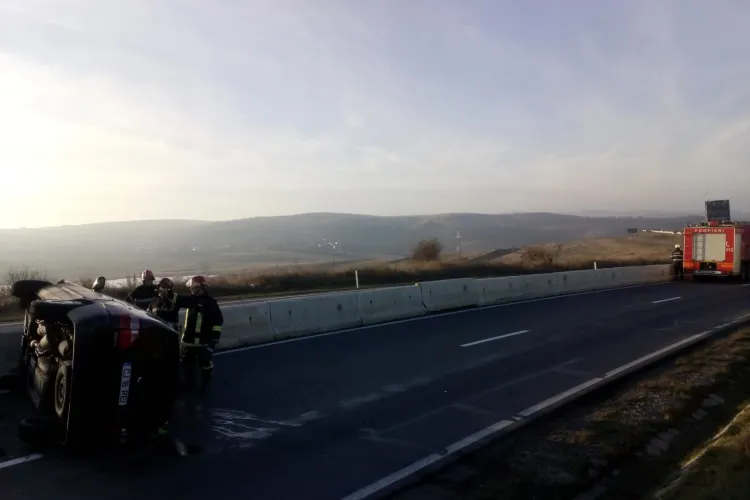 Accident între un TIR și o mașină, pe un drum din Cluj. Două femei au ajuns la spital FOTO