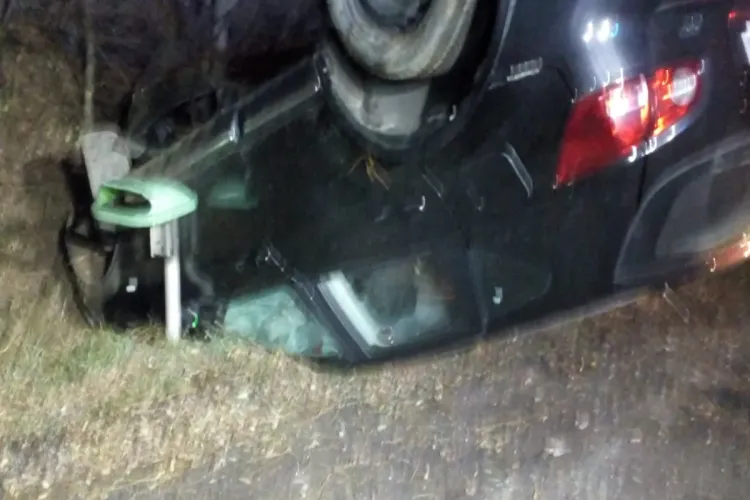 Mașină răsturnată la Mărtinești. AFLĂ tot ce s-a întâmplat chiar de la salvatori - FOTO