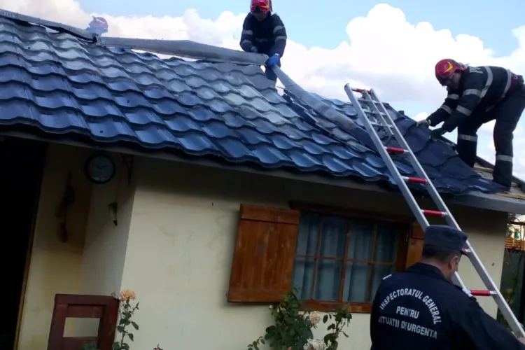 CLUJ: Cabană cuprinsă de flăcări la Dej. Pompierii au intervenit rapid