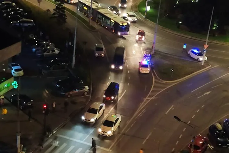 Accident între un autobuz și un autoturism, în Mărăști! Șoferul vinovat a încercat să fugă de la fața locului FOTO