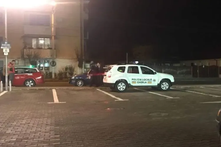 Poliția locală din Gherla parchează cu nesimțire și nu are cine-i amenda - FOTO