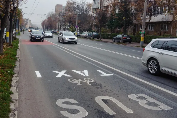 Bicicliștii clujeni, nemulțumiți de faptul că taximetriștii pot folosi benzile de transport în comun din Gheorgheni