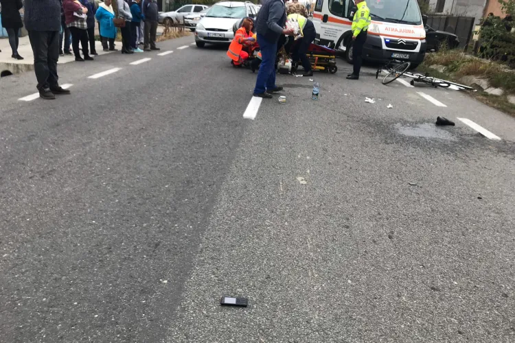 CLUJ: Biciclist rănit grav în urma unui accident. A intrat în fata unei mașini FOTO