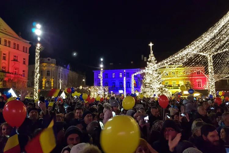 S-a pornit iluminatul de sărbători din Cluj-Napoca -VIDEO