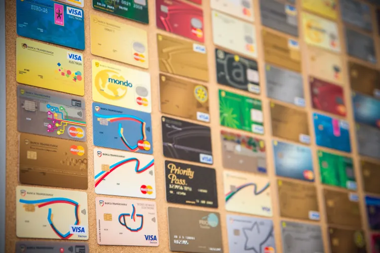 500.000 de carduri de credit emise de Banca Transilvania: de la cardul din portofel la cardul digital şi self-banking