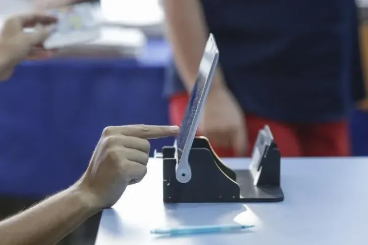 Rezultate parţiale după numărarea a 91,6% din voturi: Iohannis - 36,6%, Dăncilă - 24,3%, Barna - 13,3%