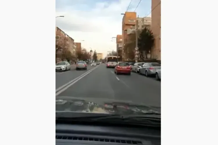 Accident surprins LIVE în Gheorgheni, cauzat de un șofer care mergea pe contrasens VIDEO