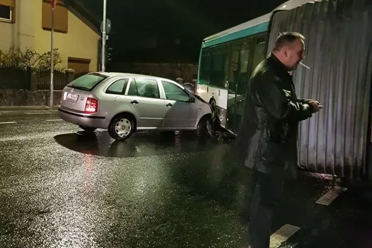 Accident CURIOS în Florești, pe strada Avram Iancu. Cine e de vină? - FOTO