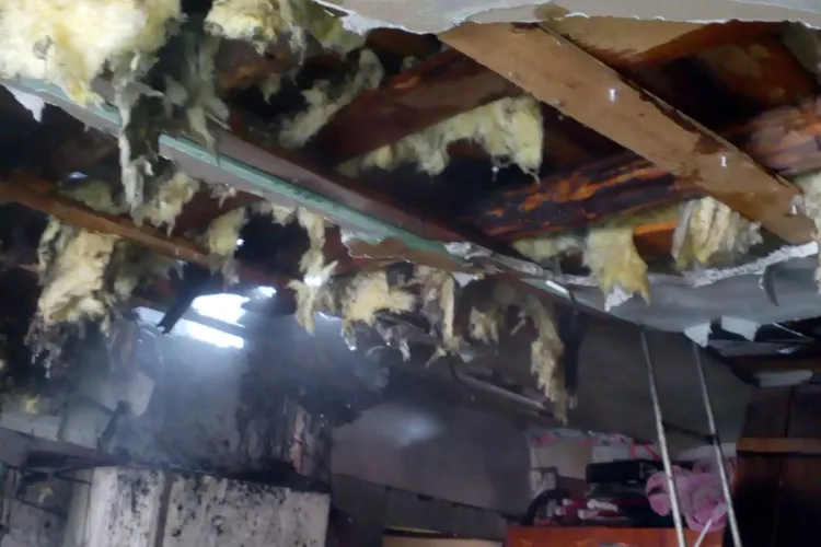 Incendiu la o gospodărie din Turda. Pompierii au stins rapid flăcările FOTO