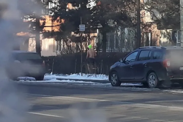 Clujean alergând la -10 grade, la bustul gol, imediat după sirenele de alertare a populației! - FOTO