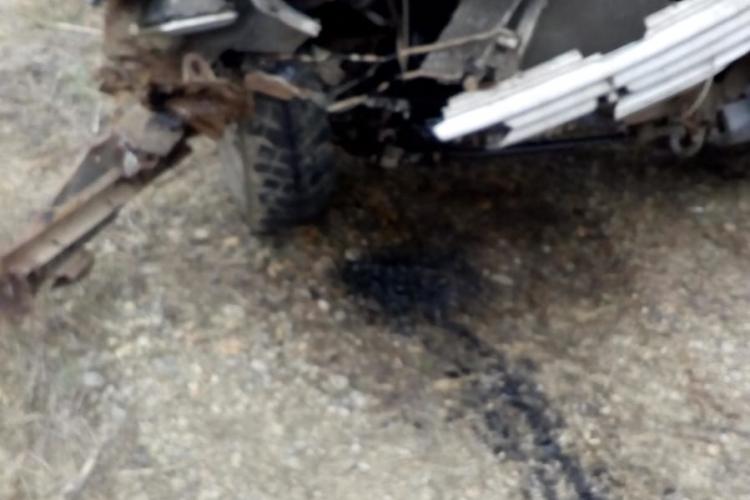 Accident cu doua victime pe un drum din Cluj! Un autoturism s-a răsturnat în șanț FOTO/VIDEO