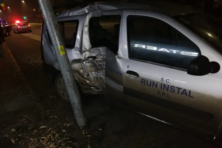 Accident rutier pe Calea Baciului! Șofer beat a intrat în branșamentul de gaz - FOTO