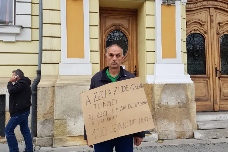 Război într-un bloc din Mănăștur! Un clujean acuză că e terorizat cu petarde aruncate în ușă 