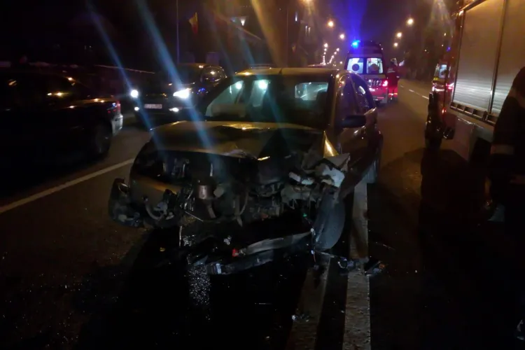 Accidentul de pe Calea Turzii surprins LIVE. Șoferița și-a scăpat rujul sau telefonul și a urmat dezastrul - VIDEO