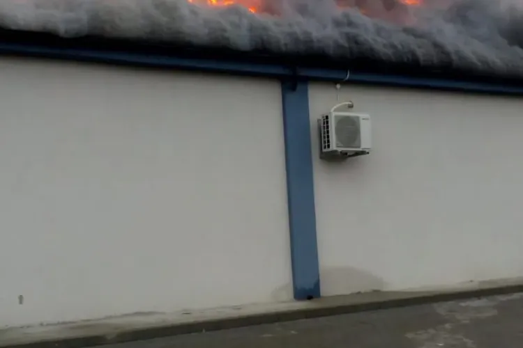 Incendiu la o sală de evenimente din Gherla FOTO
