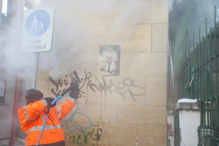 Aparat de îndepărtat graffiti testat la Cluj, după ce Primăria l-a cumpărat - FOTO