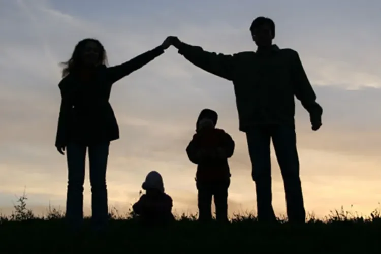 Părinţii primesc zi liberă dacă sunt închise şcolile. Proiect adoptat de Camera Deputaţilor   