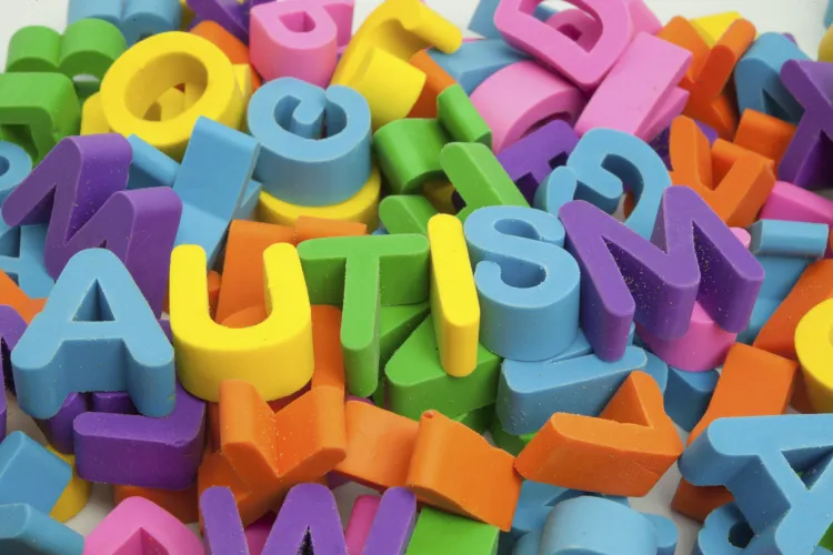 Copil cu autism are nevoie de ajutor financiar. Familia face totul pentru Alex   